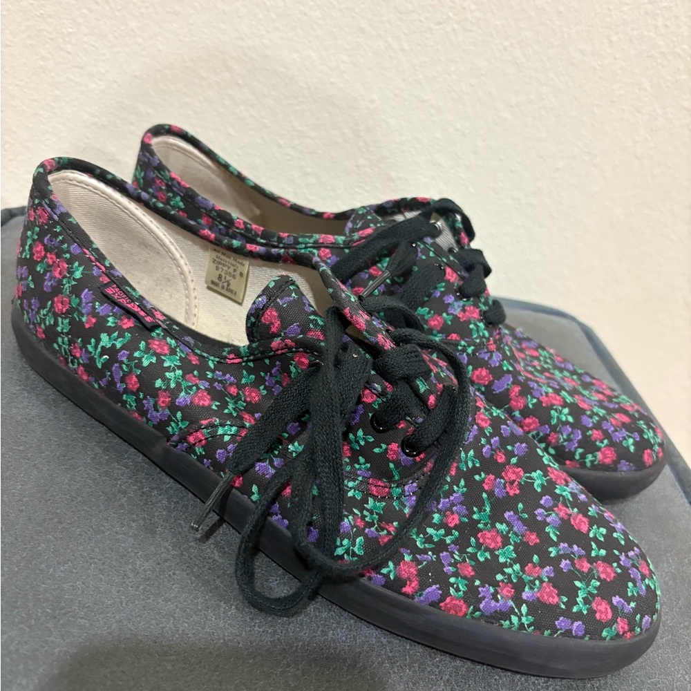Pacific Express Floral Canvas Lace up sneakers